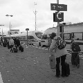 Reisende am Bahnhof - Foto Marcel Manhart
